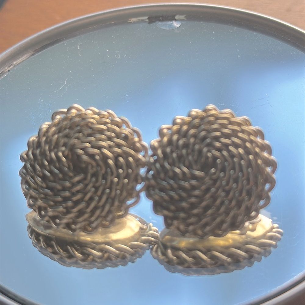 Vintage Gold Tone Spiral Chain Disc Clip on Earrings - Picture 2 of 4